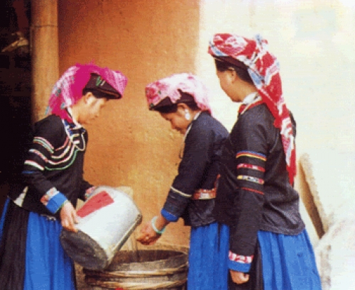 The Bru - Van Kieu - the Ethnic Group has the most permanent residents in the Truong Son region